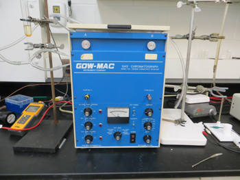 GOW-MAC Series 350 Gas Chromatograph equipped with molecular sieve columns for analysis of gasseous products of electrocatalysis.