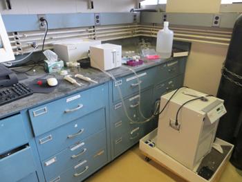 Agilent 8453 diode-array UV-Vis spectrophotometer with Julabo temperature controller for variable temperature absorption spectra.